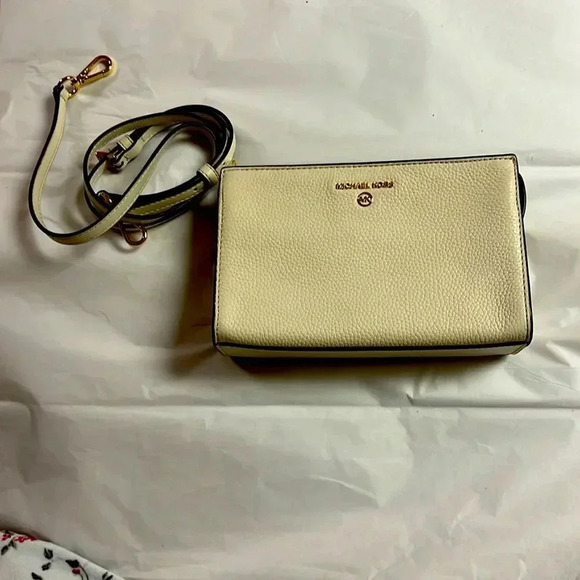 Michael Kors crossbody - Picture 1 of 6
